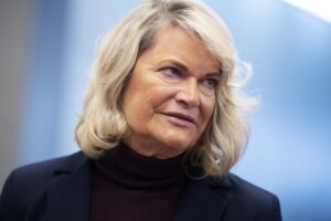 U.S. Senator Cynthia Lummis proposes a strategic Bitcoin reserve to tackle the national debt. Discover her plan to use Bitcoin to eliminate half of the $37 trillion debt